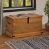 Baúl de almacenamiento HALDEN de madera maciza 91x48x47