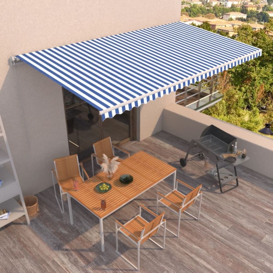 Toldo retráctil manual azul y blanco 600x350