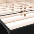 Estructura de cama madera de ingeniería y metal negro