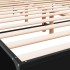 Estructura de cama madera de ingeniería y metal negro