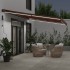 Toldo retráctil automático con luces LED marrón 500x300
