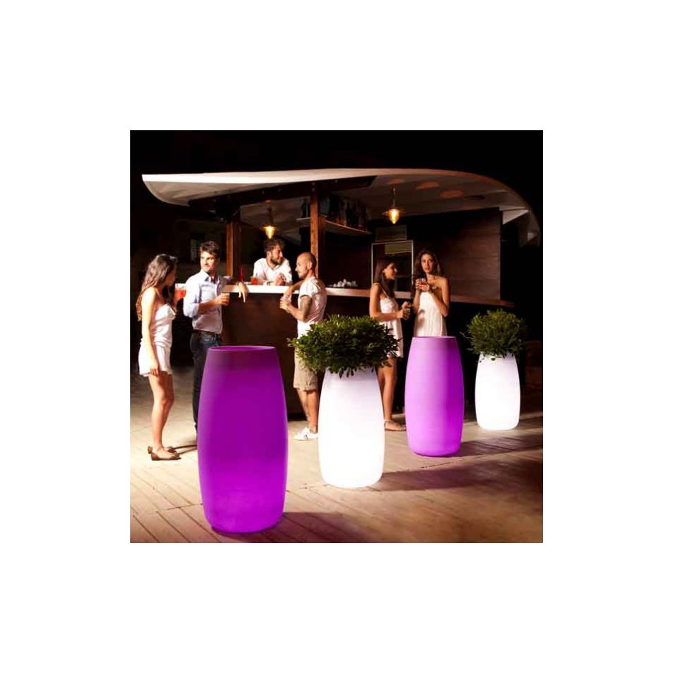 Macetero alto de diseño curvado