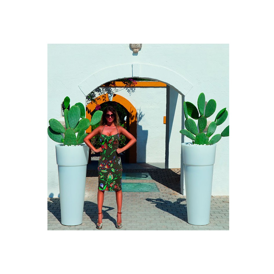 Macetero alto iluminado