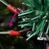 Árbol de Navidad con luces y piñas PVC PE verde 225