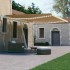 Toldo retráctil manual con LED amarillo y blanco 400x300