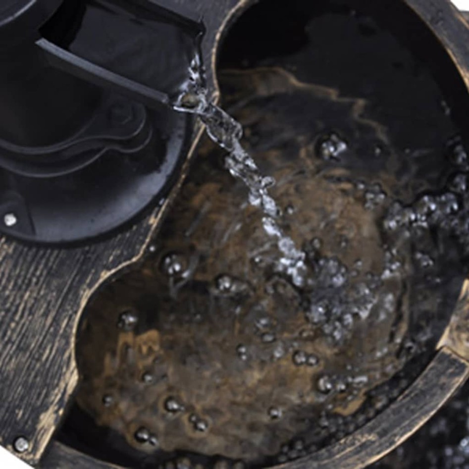 Fuente con diseño de bomba de