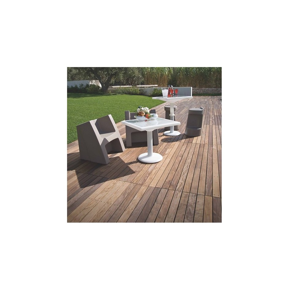 Mesa cuadrada con luz