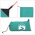 Toldo de playa con anclas de arena verde 304x300
