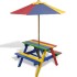 Mesa de picnic y bancos de niños y sombrilla madera