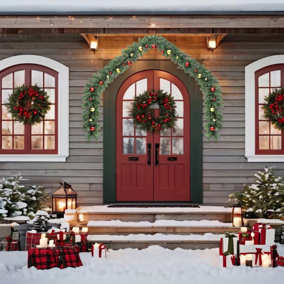 Guirnalda de Navidad decorada con bolas y luces LED 5