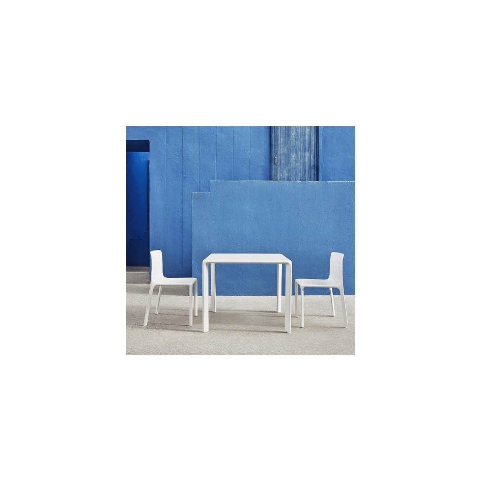 Silla apilable modelo Kes