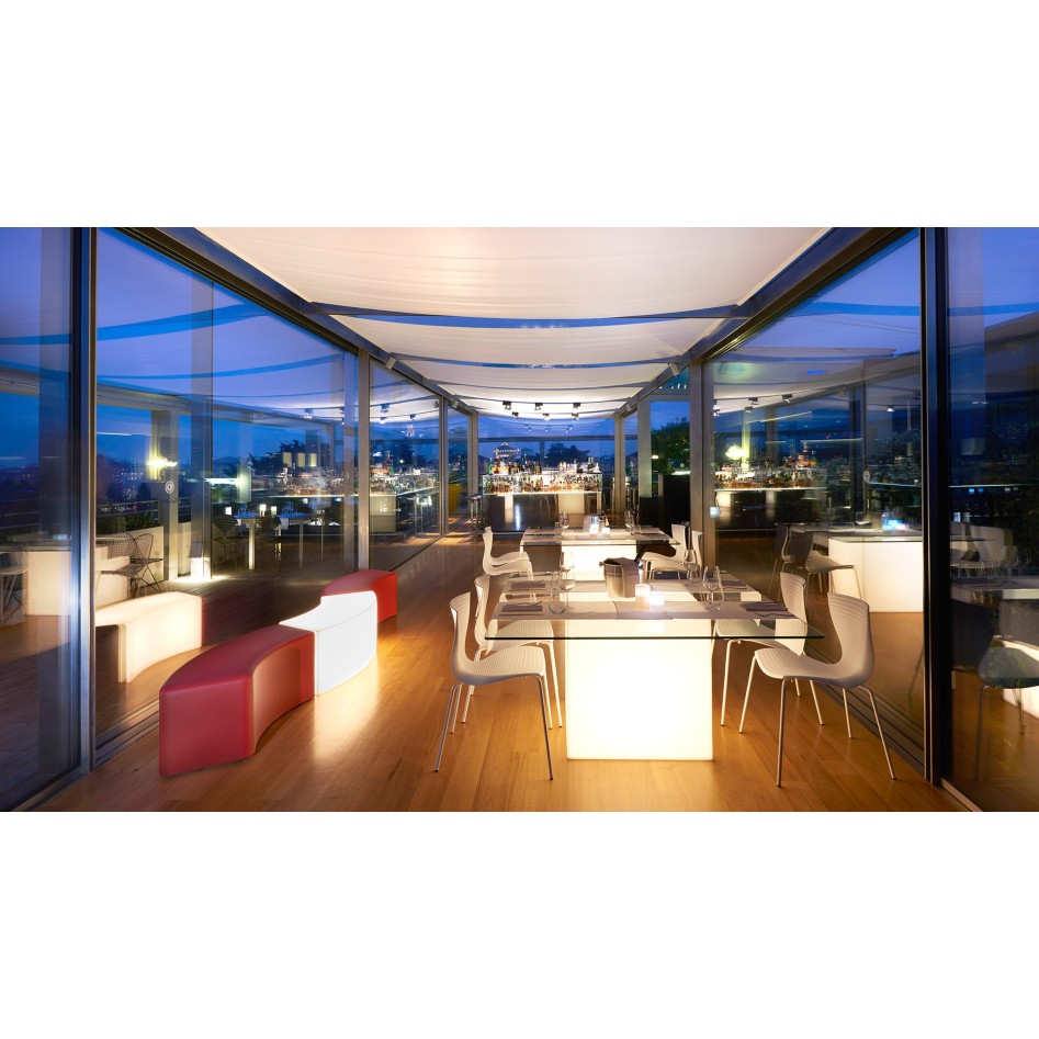 Mesa cuadrada con luz, modelo Square