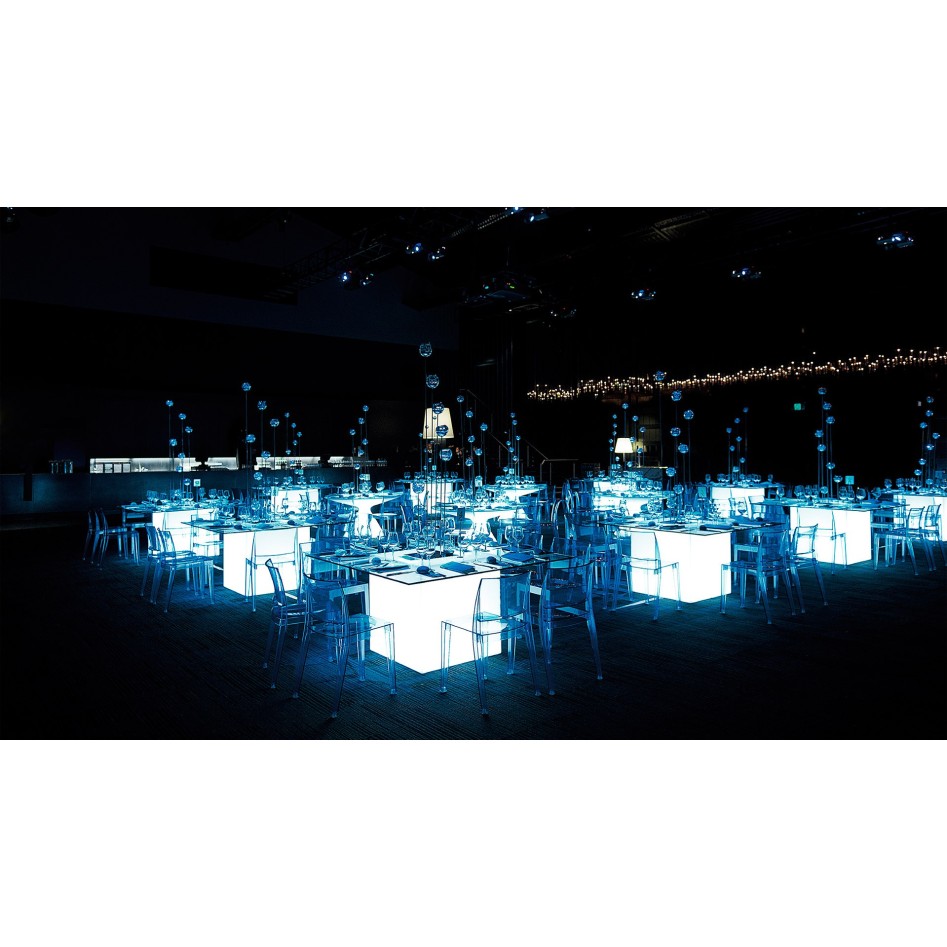 Mesa cuadrada con luz, modelo Square