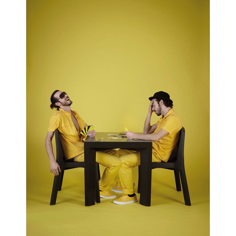 Mesa cuadrada, modelo Gino