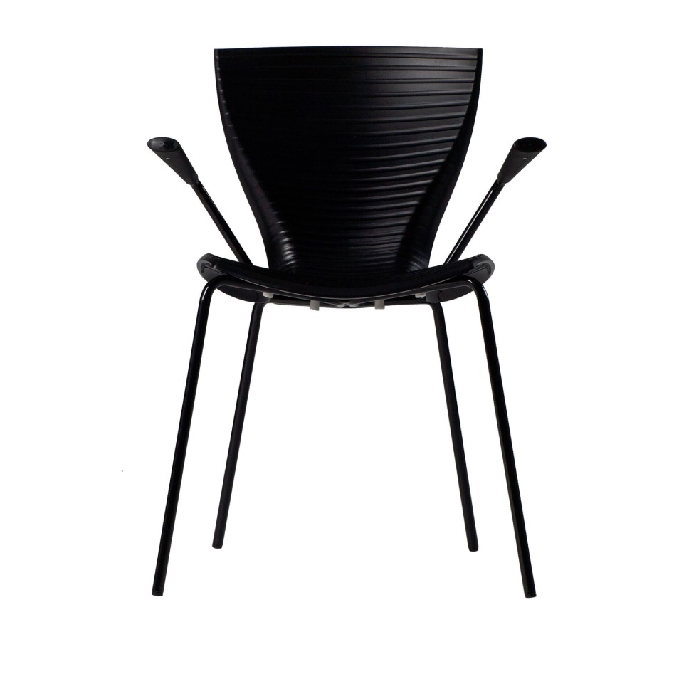 Silla con brazos apilable modelo Gloria