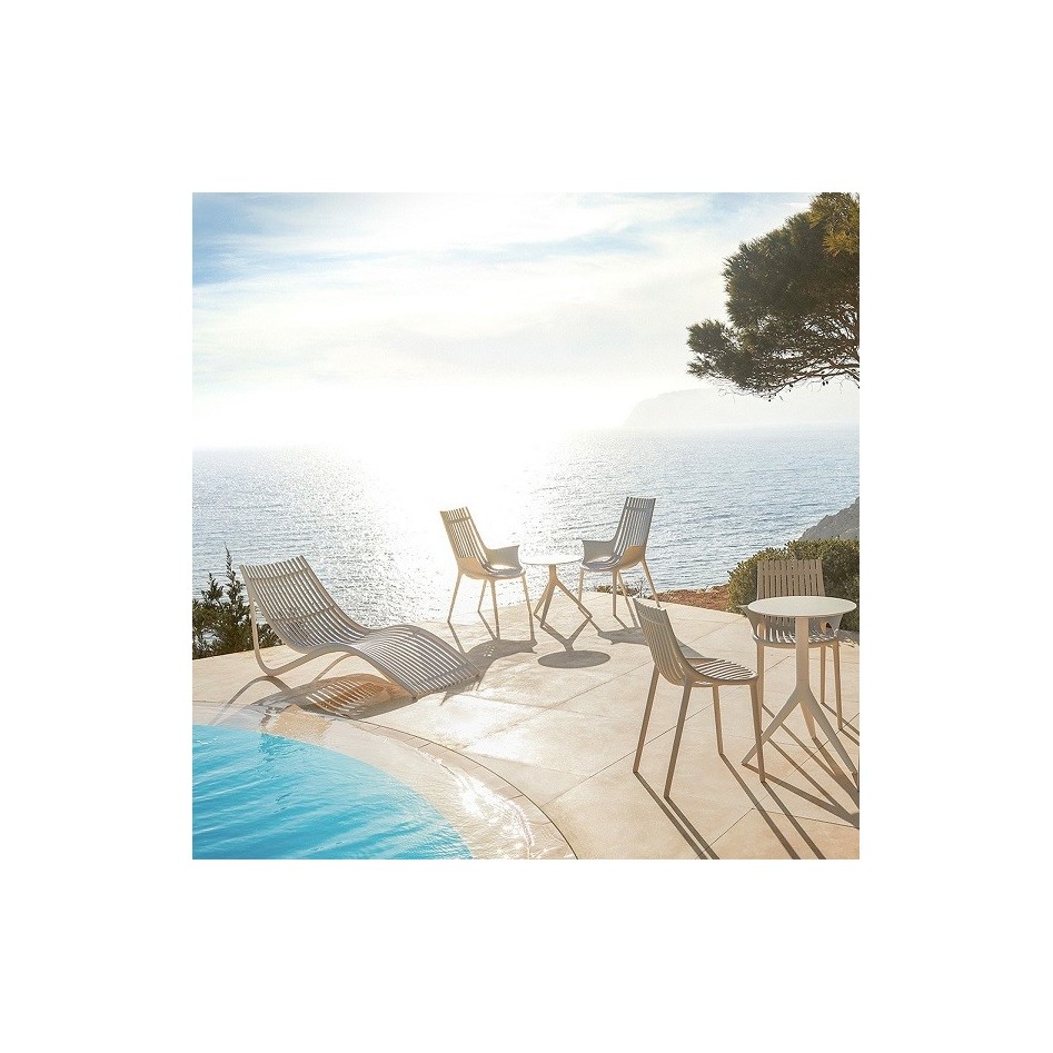 Sillón de diseño con brazos, apilable, modelo Ibiza