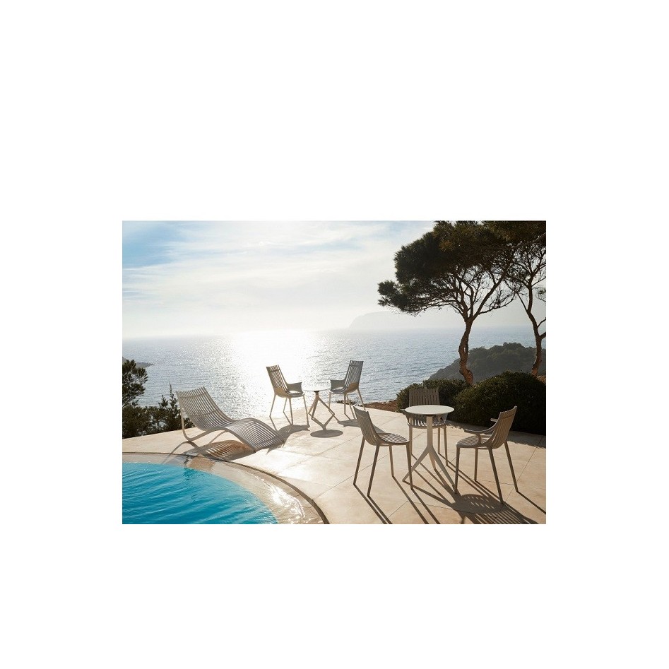 Sillón de diseño con brazos, apilable, modelo Ibiza