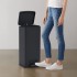 Cubo basura con pedal antihuellas 30L negro acero