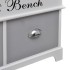 Banco baúl de madera y cojin gris, con