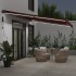 Toldo retráctil automático con luces LED burdeos 500x300